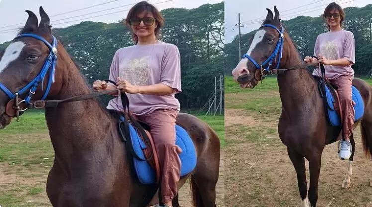 ആലുവ മണപ്പുറത്ത് കുതിര സവാരി പഠിച്ച് മഞ്ജു വാര്യർ