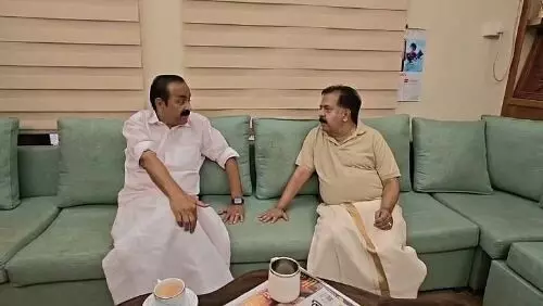 കൂടെ പിറന്നവരല്ലേ ......രമേശ് ചെന്നിത്തലയുമായി കൂടിക്കാഴ്ച നടത്തി വിഡി സതീശന്‍