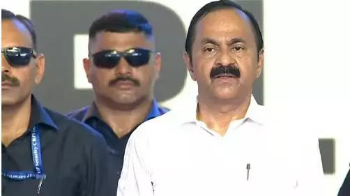 സത്യപ്രതിജ്ഞചടങ്ങിൽ വന്ദേമാതരം പൂര്‍ണമായി ചൊല്ലി; കേന്ദ്ര നിര്‍ദേശം പാലിച്ച് വിഡി സതീശന്‍ സര്‍ക്കാര്‍