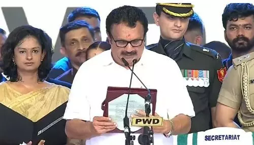 മലയാളം ഒഴിവാക്കി മുരളീധരന്‍; ദൈവനാമത്തില്‍ ലീഗ് മന്ത്രിമാരുടെ സത്യപ്രതിജ്ഞ
