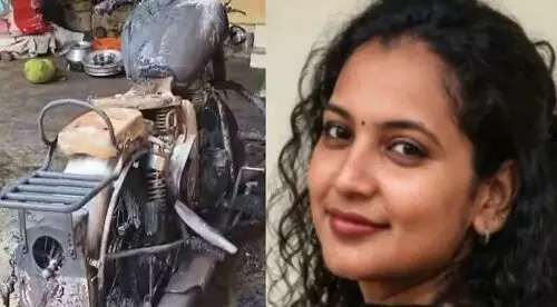 പൊലീസുകാരന്റെ ബൈക്ക് കത്തിച്ച സംഭവം ;രണ്ടു യുവതികള്‍ അറസ്റ്റില്‍; പൊലീസ് കസ്റ്റഡിയില്‍ മുഖ്യപ്രതി വിഷം കഴിച്ചു
