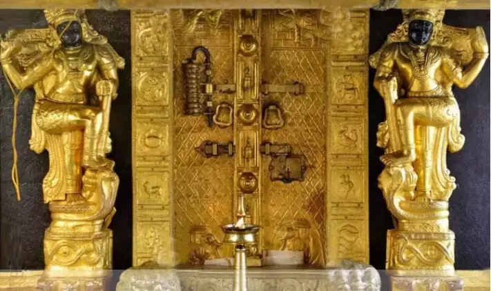 ശബരിമല സ്വര്‍ണക്കൊള്ള;നിർണ്ണായക പരിശോധനാഫലം പുറത്ത് ;കട്ടിളപ്പാളികള്‍ മാറ്റിയിട്ടില്ല, തട്ടിയെടുത്തത് പൂശിയ സ്വര്‍ണം