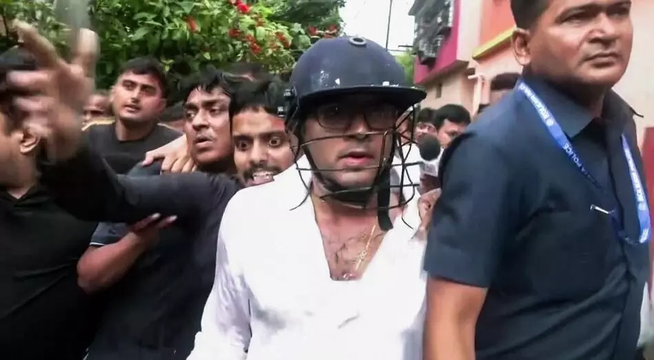 ബംഗാളില്‍ അഭിഷേക് ബാനര്‍ജിക്കെതിരെ ആള്‍ക്കൂട്ട ആക്രമണം