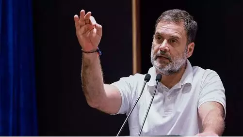 വിശ്വഗുരു എന്ന് അവകാശവാദം ; ഒരു പരീക്ഷ പോലും കൃത്യമായി നടത്താന്‍ കഴിയുന്നില്ല ;മോദിക്കെതിരെ  വിമര്‍ശനവുമായി രാഹുൽഗാന്ധി