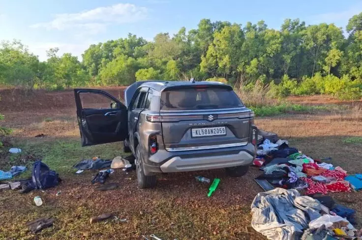 ചോരപ്പാടുകളുമായി ആഡംബരകാർ അടിച്ചുതകർത്തനിലയിൽ ;സംഭവത്തിൽ ദുരൂഹതയെന്ന് പോലീസ് ചോരപ്പാടുകളുമായി ആഡംബരകാർ അടിച്ചുതകർത്തനിലയിൽ ;സംഭവത്തിൽ ദുരൂഹതയെന്ന് പോലീസ്