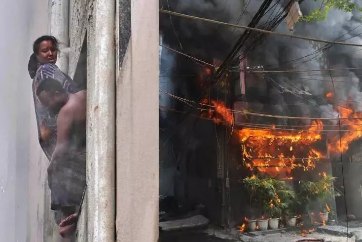 ഡല്ഹി മാളവ്യനഗറിൽ റസ്റ്റോറന്റില് തീപിടിത്തം;20 പേര് മരിച്ചു,കെട്ടിടത്തിൽനിന്ന് ചാടി സ്ത്രീകളടക്കമുള്ളവർ ഡല്ഹി മാളവ്യനഗറിൽ റസ്റ്റോറന്റില് തീപിടിത്തം;20 പേര് മരിച്ചു,കെട്ടിടത്തിൽനിന്ന് ചാടി സ്ത്രീകളടക്കമുള്ളവർ