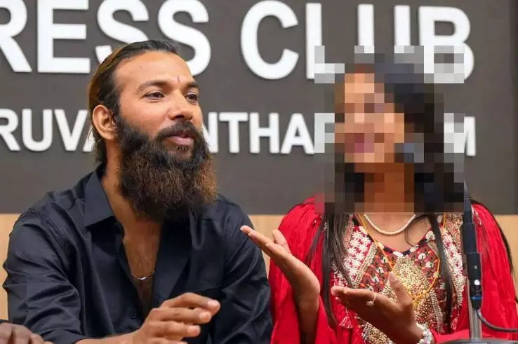 കുംഭമേള വൈറൽ താരത്തിൻ്റെ വിവാഹം ;പോക്സോ കേസിൽ പെൺകുട്ടിയുടെ ഭർത്താവിന്റെ അറസ്റ്റ് ഹൈക്കോടതി തടഞ്ഞു കുംഭമേള വൈറൽ താരത്തിൻ്റെ വിവാഹം ;പോക്സോ കേസിൽ പെൺകുട്ടിയുടെ ഭർത്താവിന്റെ അറസ്റ്റ് ഹൈക്കോടതി തടഞ്ഞു