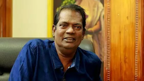 ചിരിപ്പിച്ചു ...കണ്ണുനിറയുവോളം.. സലിംകുമാറിന് വിടനൽകി കേരളം ചിരിപ്പിച്ചു ...കണ്ണുനിറയുവോളം.. സലിംകുമാറിന് വിടനൽകി കേരളം