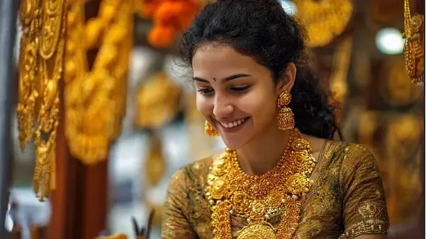 സംസ്ഥാനത്ത് സ്വർണ്ണവില കുറഞ്ഞു ;ഒരു പവന് സ്വര്ണത്തിന്റെ വില 1,11,240 രൂപ സംസ്ഥാനത്ത് സ്വർണ്ണവില കുറഞ്ഞു ;ഒരു പവന് സ്വര്ണത്തിന്റെ വില 1,11,240 രൂപ