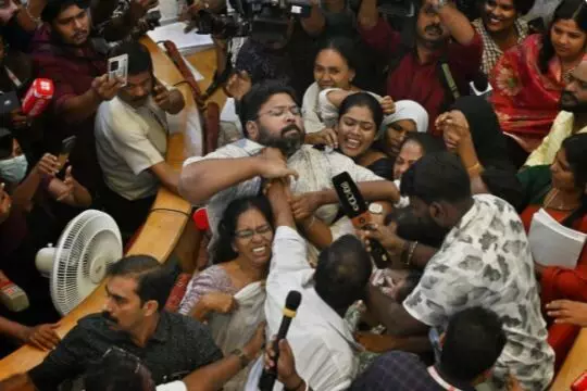 തിരുവനന്തപുരം കോർപ്പറേഷനിലെ സംഘര്ഷം: ബിജെപി കൗണ്സിലര്മാര്ക്കെതിരെ കേസ് തിരുവനന്തപുരം കോർപ്പറേഷനിലെ സംഘര്ഷം: ബിജെപി കൗണ്സിലര്മാര്ക്കെതിരെ കേസ്
