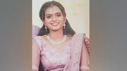 വിഴിഞ്ഞത്ത് ഭർതൃഗൃഹത്തിൽ യുവതിയെ ജീവനൊടുക്കിയനിലയിൽ കണ്ടെത്തി വിഴിഞ്ഞത്ത് ഭർതൃഗൃഹത്തിൽ യുവതിയെ ജീവനൊടുക്കിയനിലയിൽ കണ്ടെത്തി