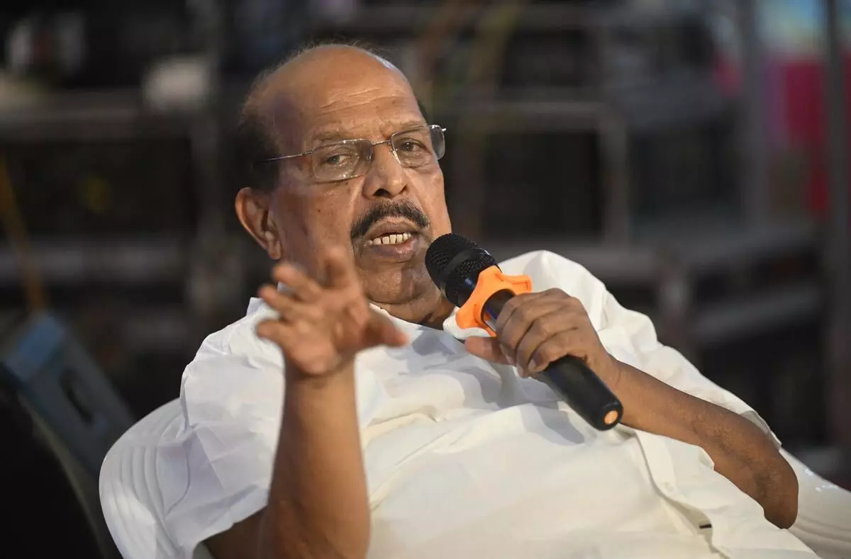 താരസംഘടനയായ അമ്മ മോഹന്ലാലും മമ്മൂട്ടിയും ചേര്ന്ന് പിരിച്ചുവിടണം: ജി സുധാകരന് താരസംഘടനയായ അമ്മ മോഹന്ലാലും മമ്മൂട്ടിയും ചേര്ന്ന് പിരിച്ചുവിടണം: ജി സുധാകരന്