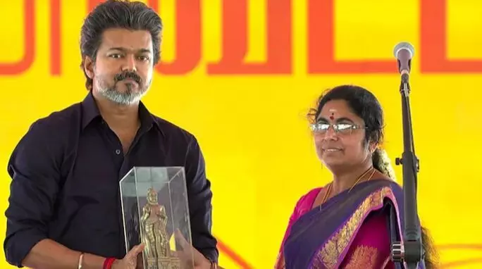 വിജയ് കരൂരിൽ എത്തി ;ദുരന്തബാധിതർക്ക് നിയമന ഉത്തരവുകൾ കൈമാറും