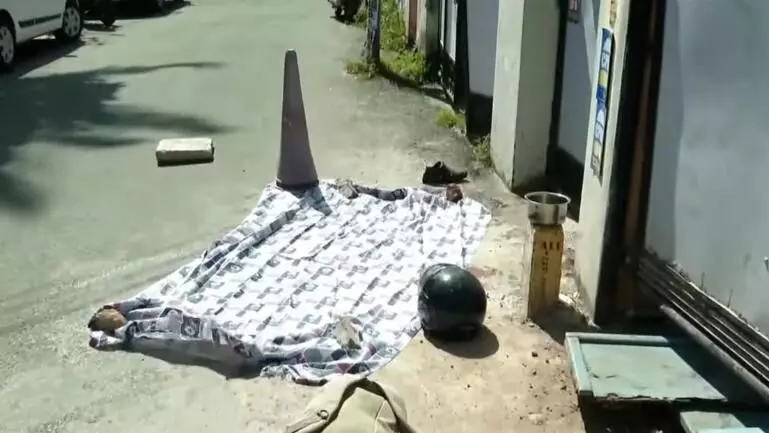പാല്‍ക്കുളങ്ങരയില്‍ പട്ടാപ്പകല്‍ യുവാവിനെ കുത്തിക്കൊന്നു ;പിന്നില്‍ മുന്‍വൈരാഗ്യം